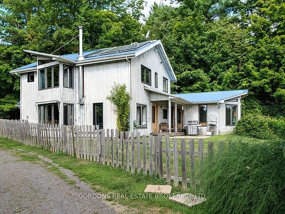 2nd image of 1084 Moon Rd