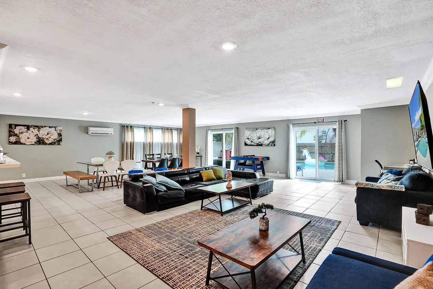 4 bed, 2.0 bath, 3100 sqft, $8,684 — Photo 4
