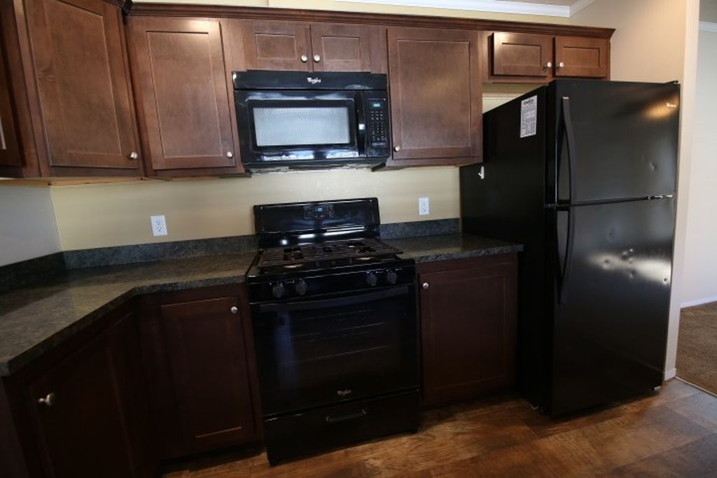 13541 Pinewood Dr #420, Grand Haven, MI - View 2