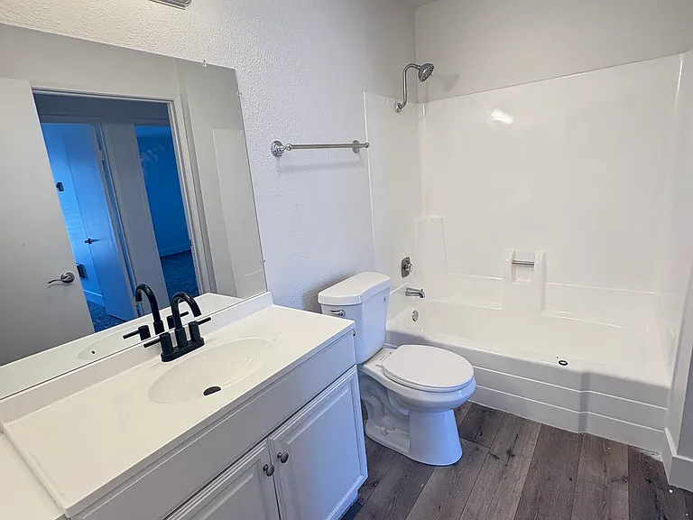 1051 Rock Springs Rd #142 — Photo 7