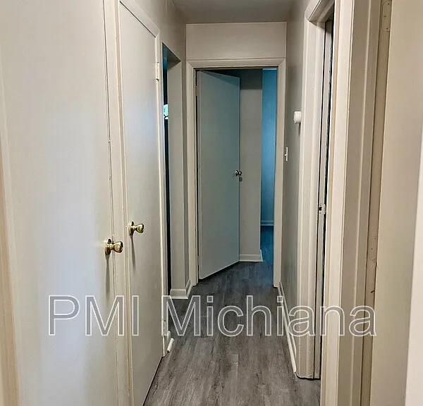 709 E 7th St — Photo 23