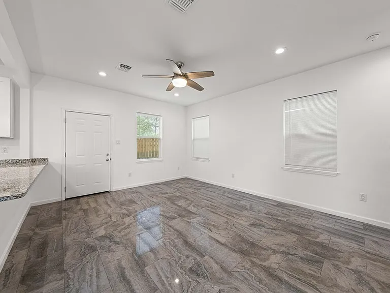 323 Gabriel St #101 — Photo 13