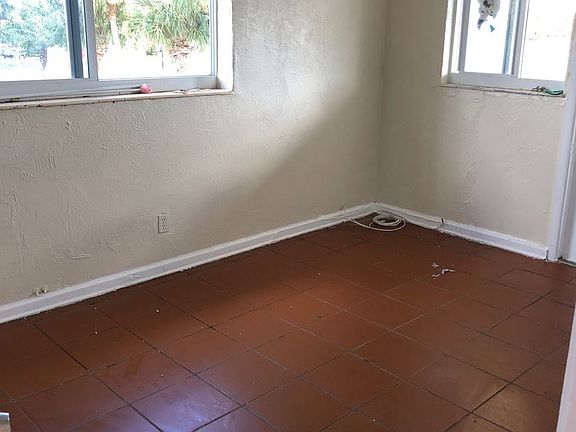 2nd image of 800 NW 11th Ave #11461435
