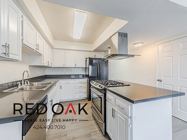 11701 Oxnard St #4 — Photo 7