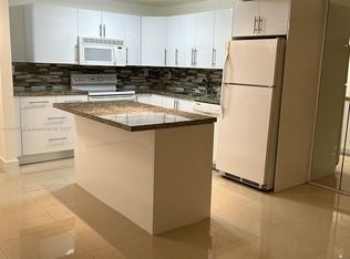 20313 W Country Club Dr #L2, Aventura, FL 33180