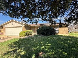 3313 Oak Timber Dr, Forest Hill, TX 76119