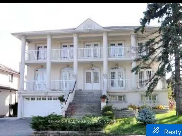135 Spruce Ave, Richmond Hill, ON L4C 6V9