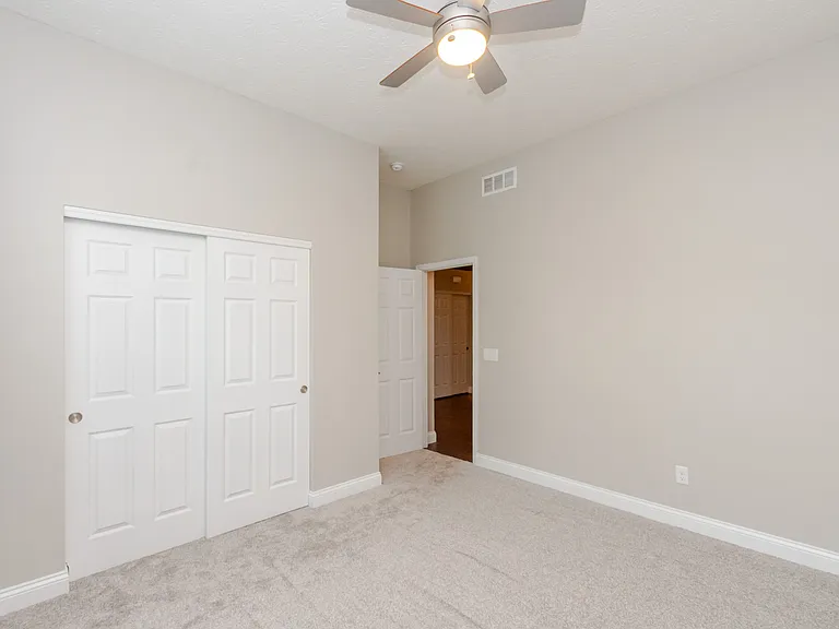 476 Carrick Dr — Photo 11