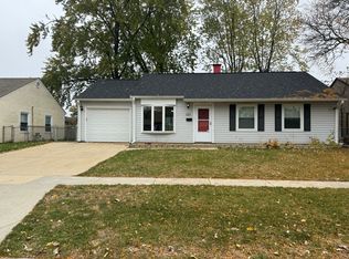 121 Crestwood Dr, Streamwood, IL