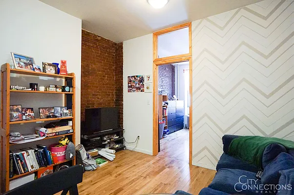 Rented by City Connections Realty | media 38