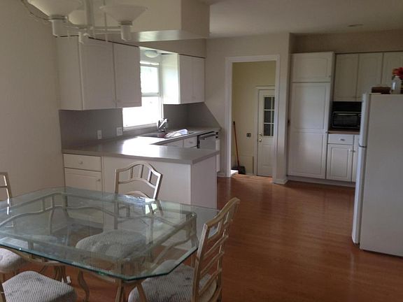3rd image of 2225 Vincent Dr