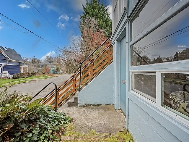 2220 SE Yamhill St — Photo 8