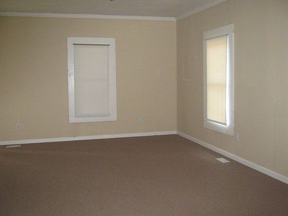5th image of 604 Hughes St