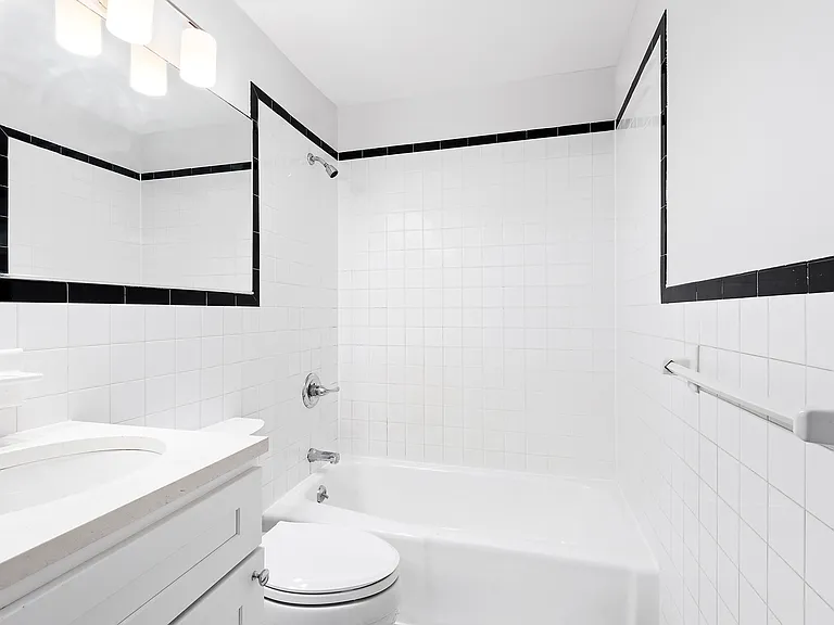 120 Smith St #1 — Photo 5