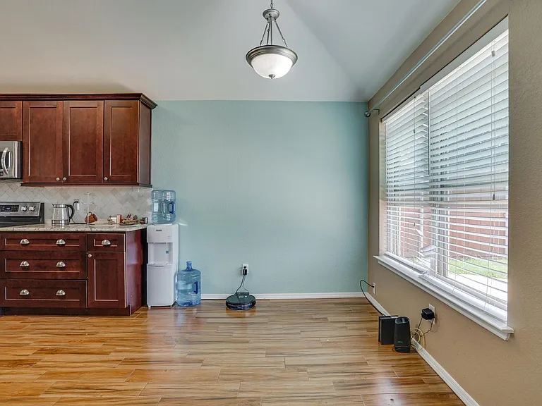 369 Phillips Dr — Photo 16