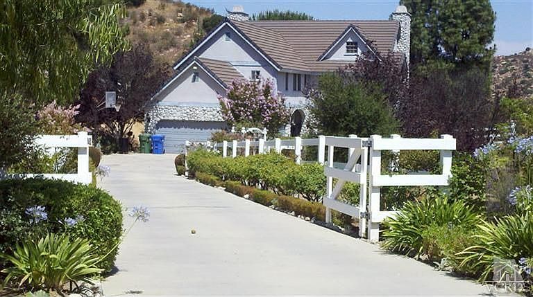 1st image of 19 Maverick Ln