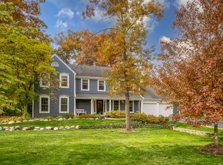 208 Surrey Ln, Lake Forest, IL 60045