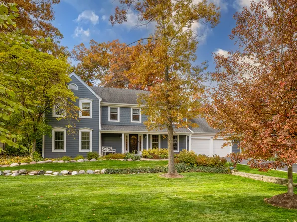 208 Surrey Ln, Lake Forest, IL 60045