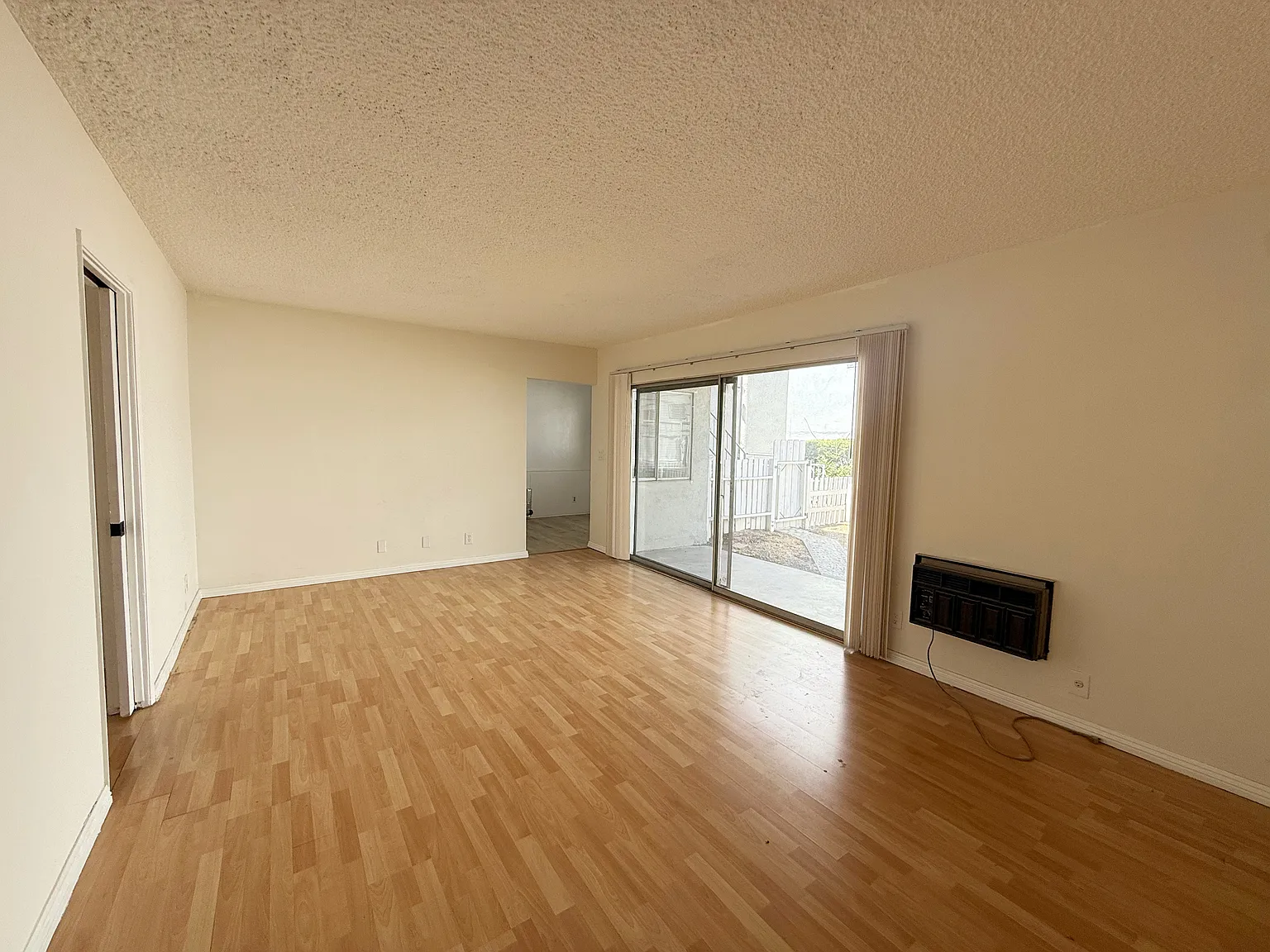 2 bed, 861 sqft, $2,300 — Photo 2