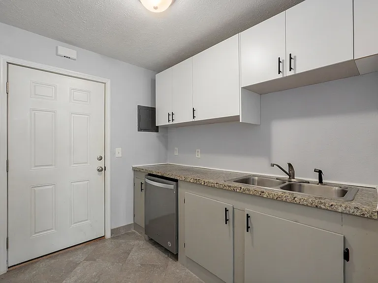 22140 Main St #8 — Photo 6