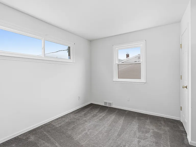 300 Abbott Rd — Photo 8