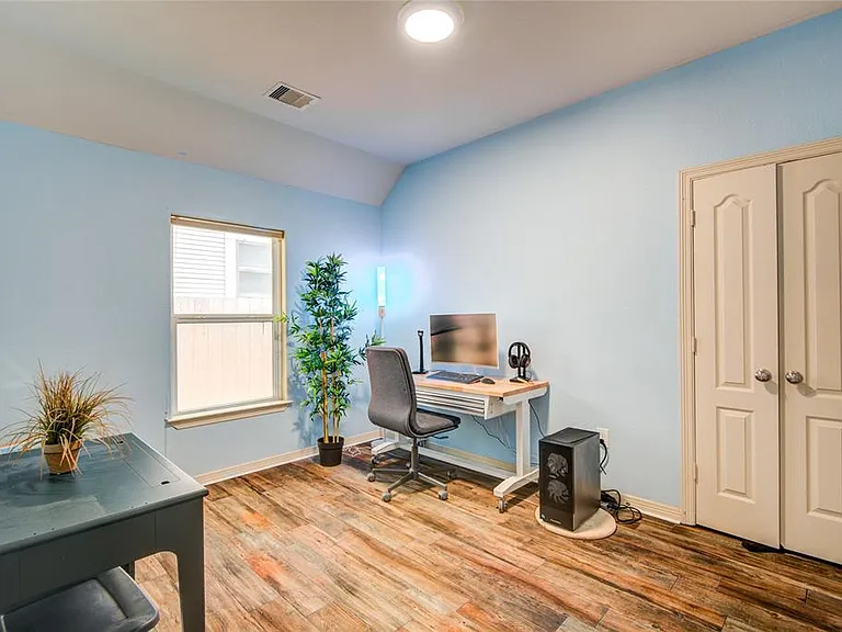 1511 Andrews St — Photo 14