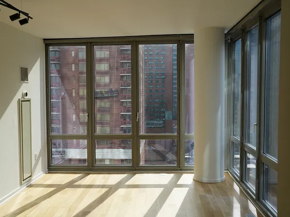 310 W 52nd St APT 18A, New York, NY 10019