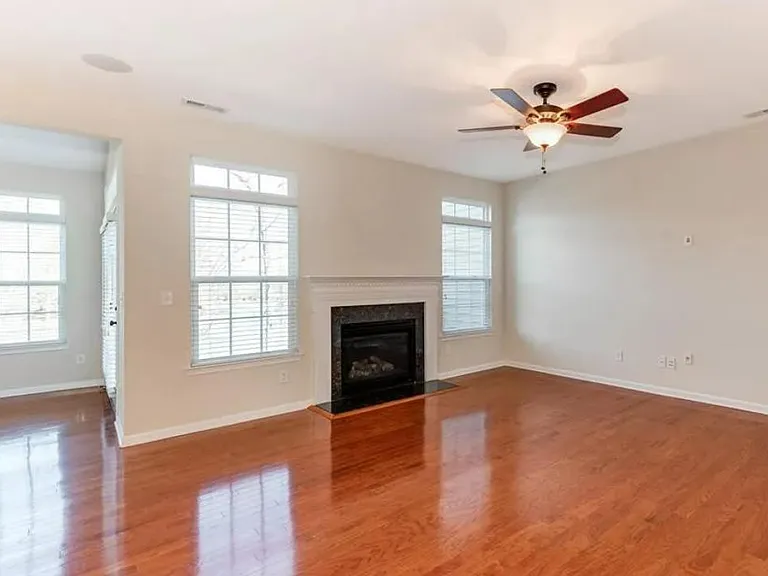 4015 Fenworth Ct — Photo 6