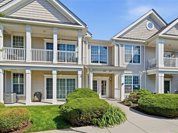 204 Saratoga Lane, Fishkill, NY 12524