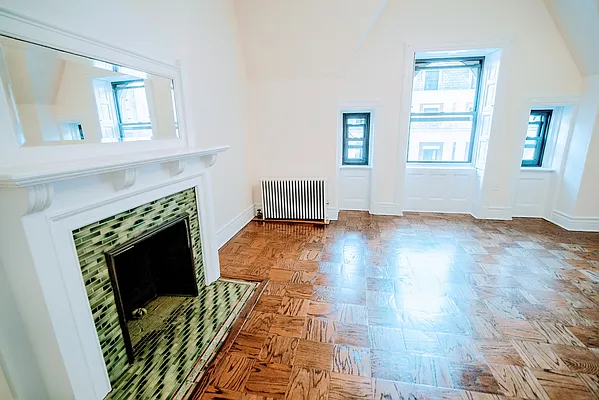 Rented by R New York | media 35