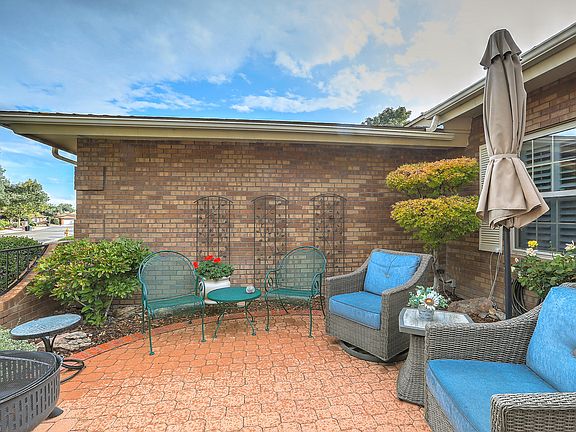 2nd image of 9239 Admiral Lowell Pl NE