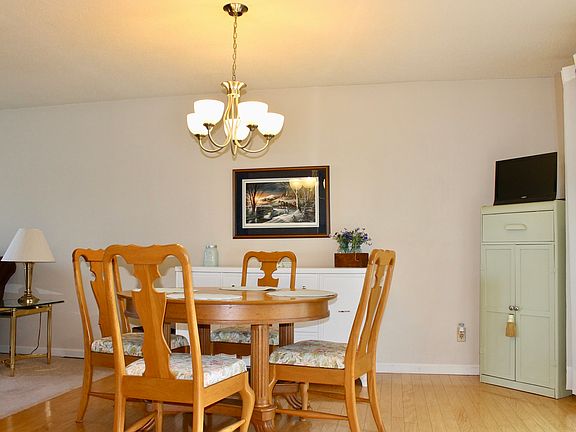4th image of 401 Windsor Dr