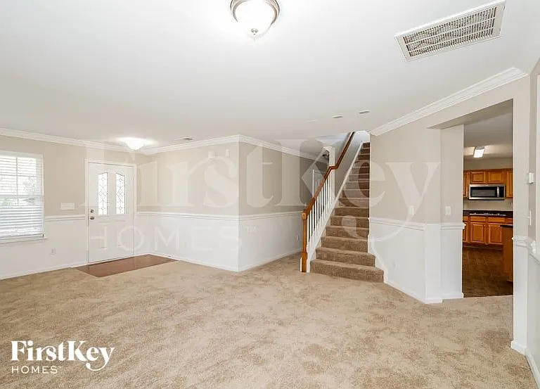163 Ranlo Ave — Photo 5