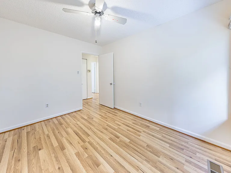 2232 Southgate Sq — Photo 11