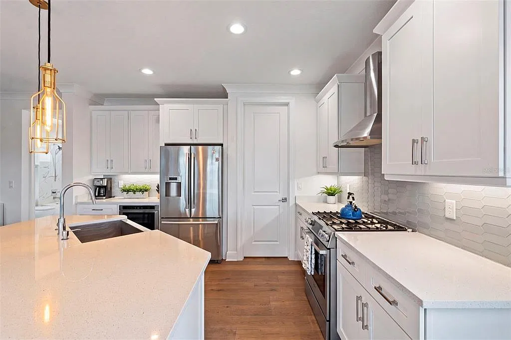 3 bed, 3.0 bath, 2264 sqft, $8,000 — Photo 4