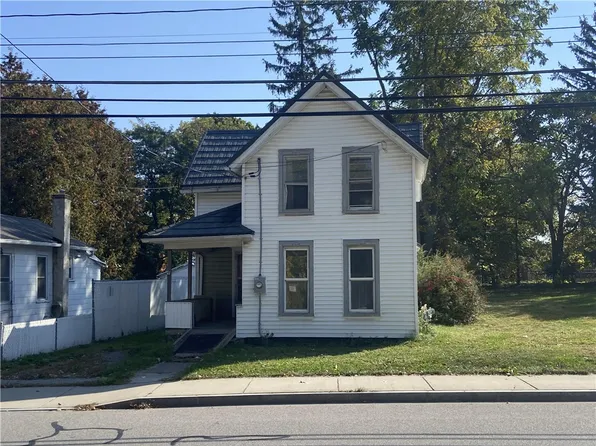 9 Cedar St, Batavia, NY 14020