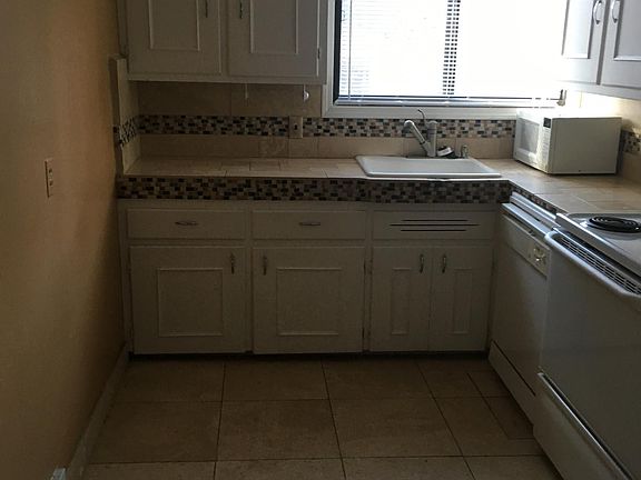 2nd image of 25777 Woodward Ave APT 103