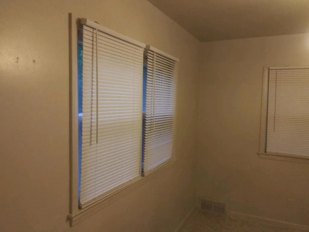 3 bed, 905 sqft, $975 — Photo 3