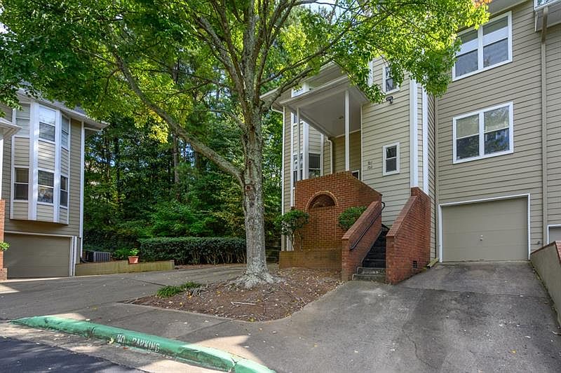 1st image of 702 Ivy Green Ln