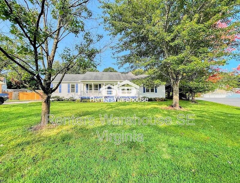 1st image of 900 Country Trail Ct