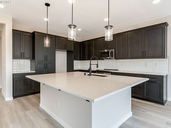 5th image of 11617 NE 136th Ave