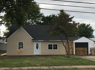 124 E Carmans Rd, Farmingdale, NY 11735