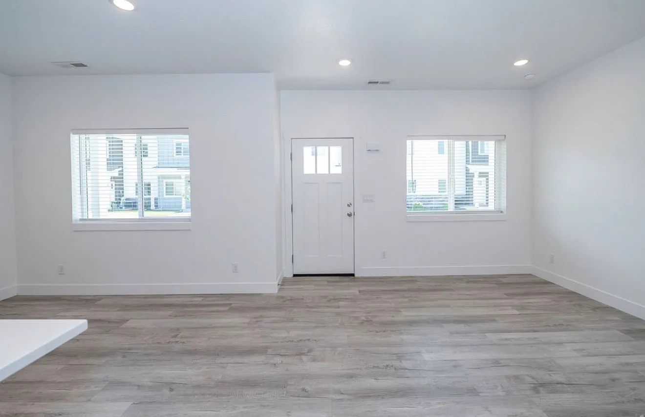3 bed, 2.5 bath, 1625 sqft, $1,750 — Photo 3