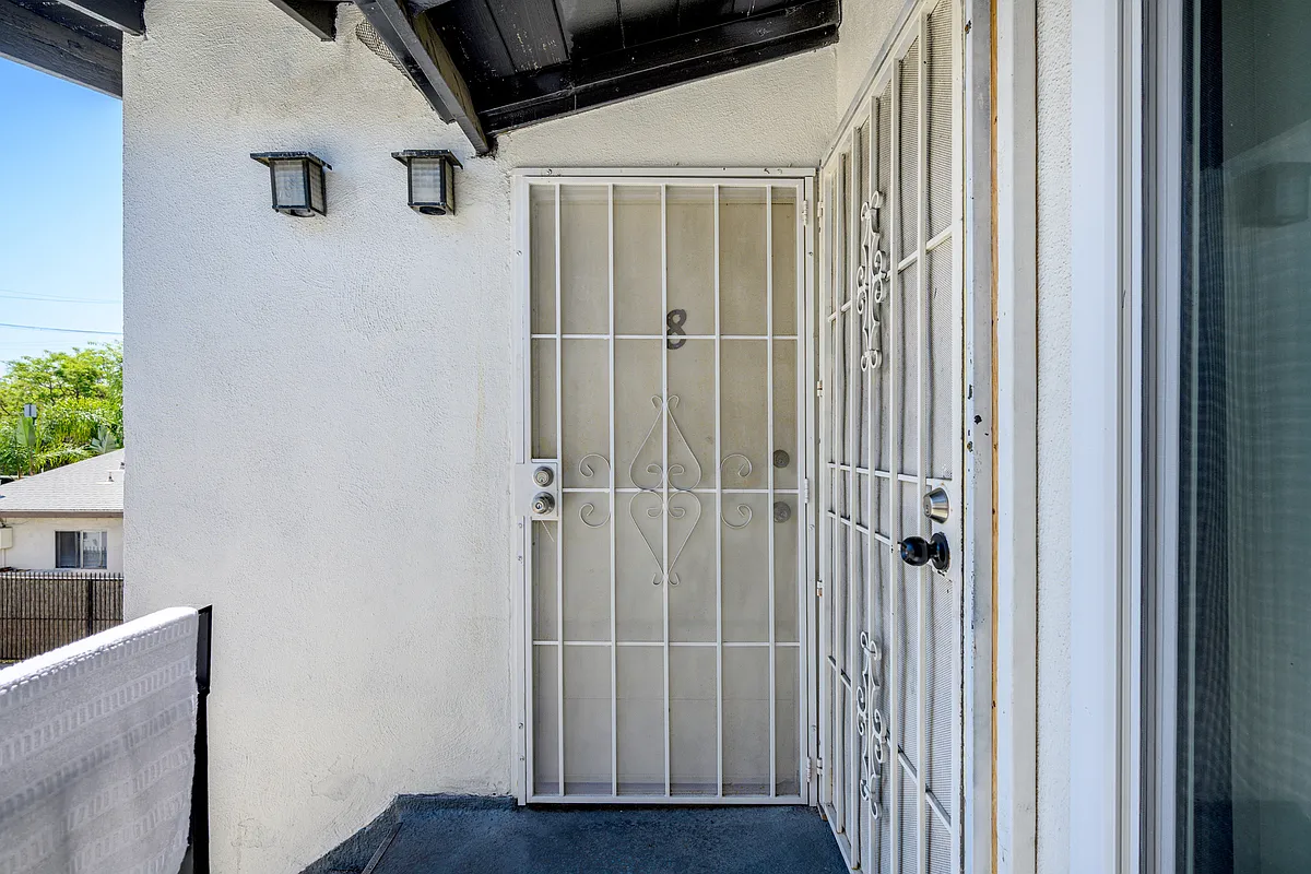 Building Photo - 6915 Coldwater Canyon Ave #8