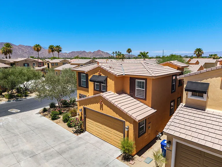 52210 Rosewood Ln — Photo 2