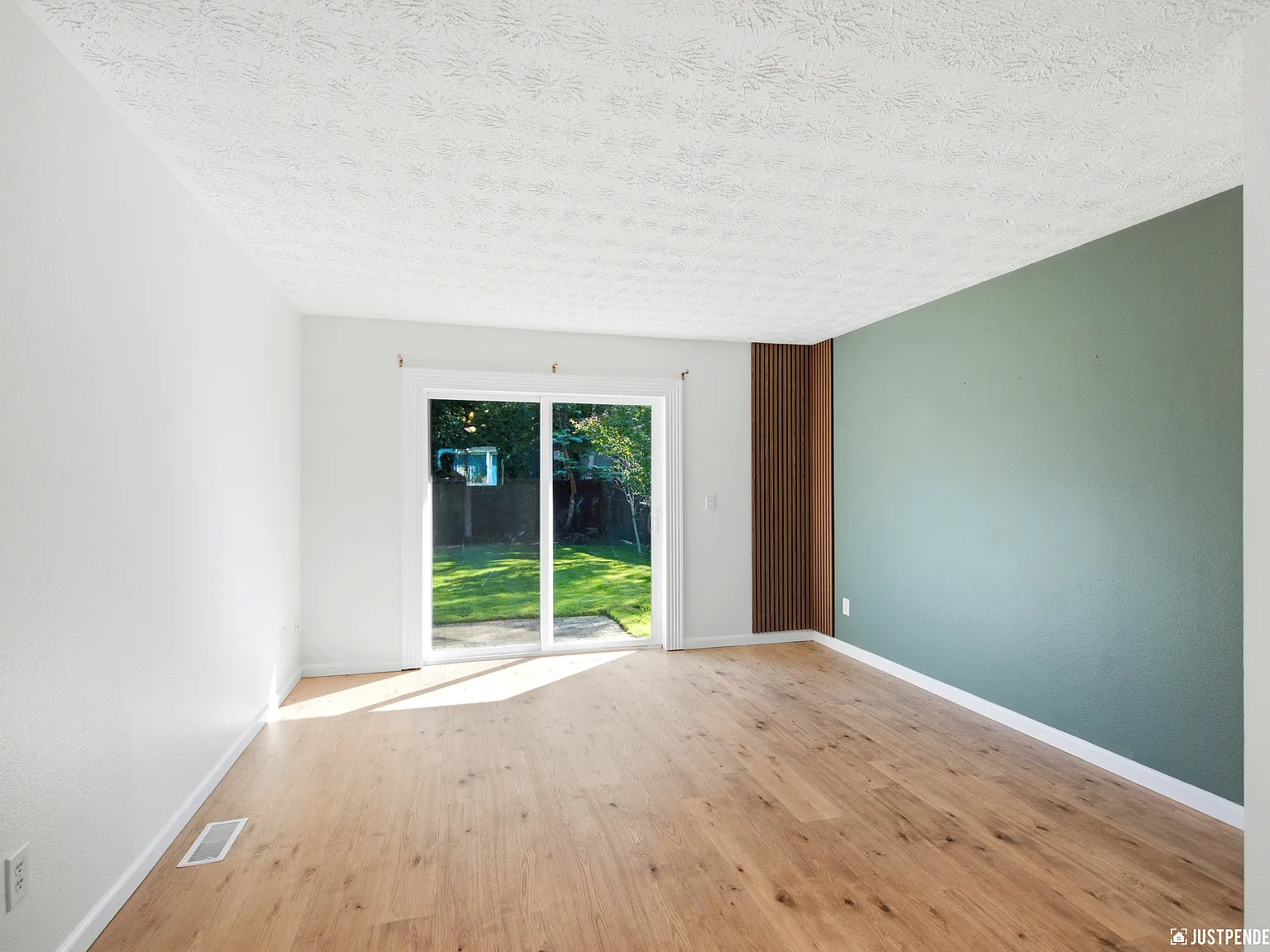 2 bed, 856 sqft, $2,200 — Photo 3