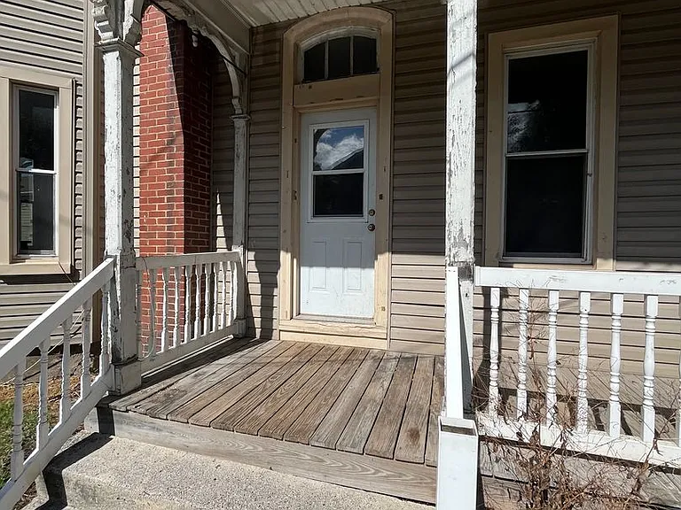 325 Walnut St — Photo 4