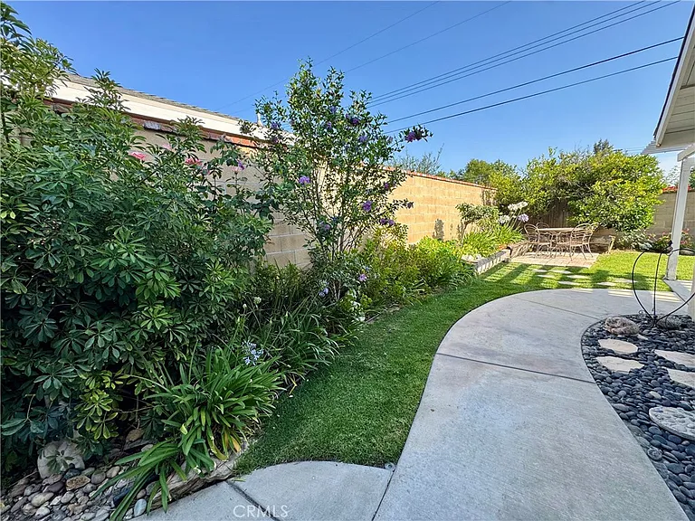 18572 Avolinda Dr — Photo 48