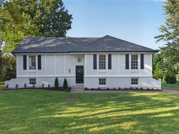10610 W 170th Ter, Overland Park, KS 66221