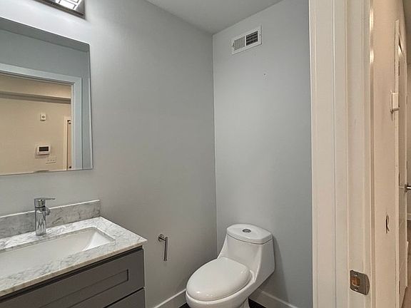 5th image of 2226 N Franklin St